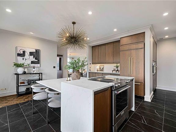 5th image of 2575 Peachtree Rd NE APT 12D