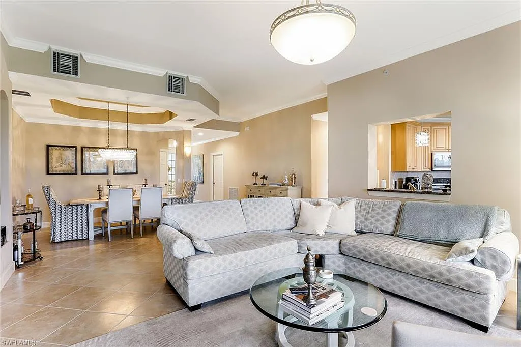 2 bed, 2.5 bath, 2091 sqft, $10,000 — Photo 4