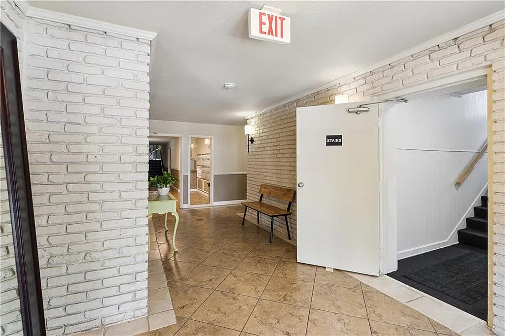 1 bed, 1.0 bath, 750 sqft, $1,395 — Photo 2