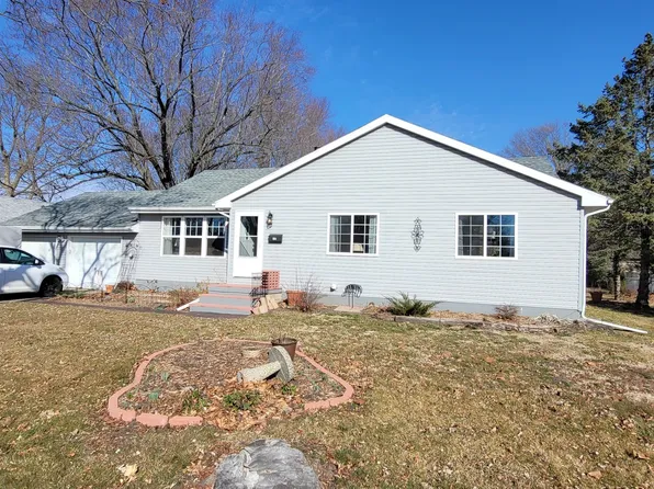 904 W 19th St, Sterling, IL 61081