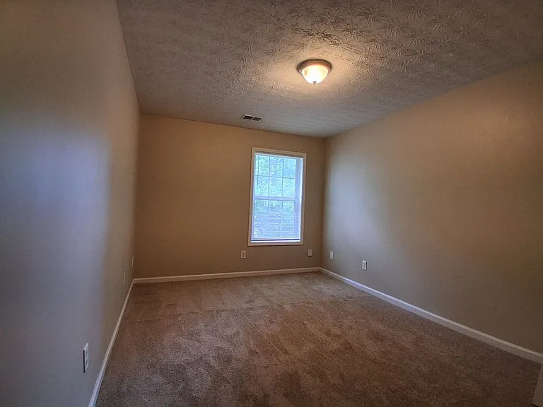 1031 Maple Leaf Dr — Photo 10