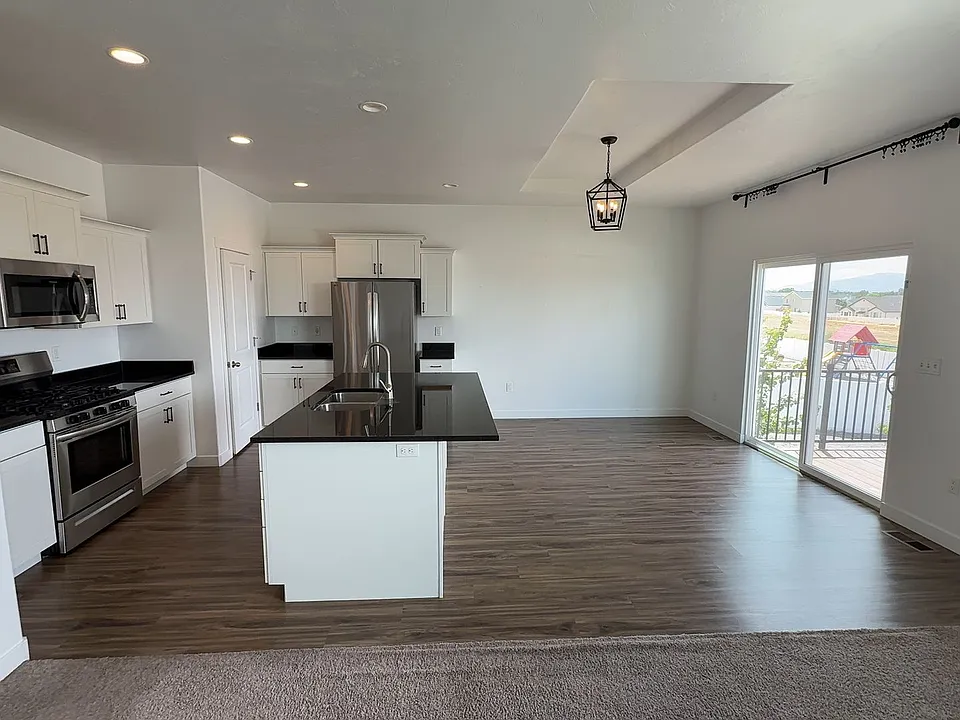 8285 N Lakeshore Drive
