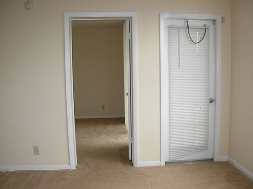 4th image of 708 Executive Center Dr APT 31