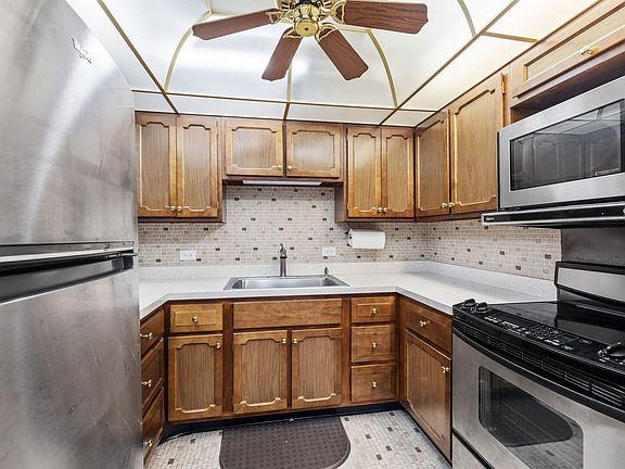 4th image of 5540 Walnut Ave APT 22C
