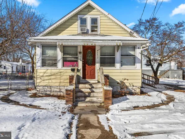 242 N Broad St, Penns Grove, NJ 08069