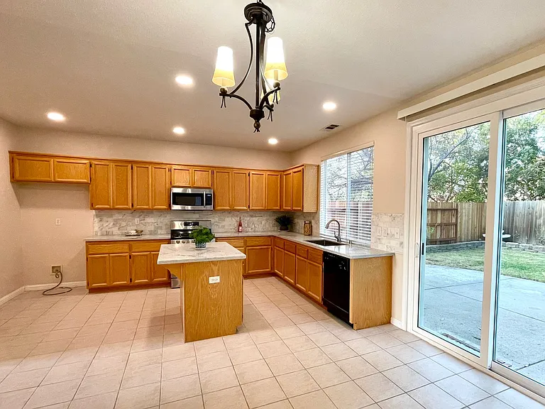 5531 Sage Dr — Photo 6