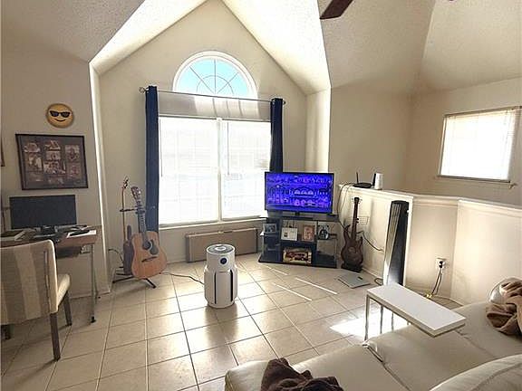 2nd image of 516 Rue Marseille