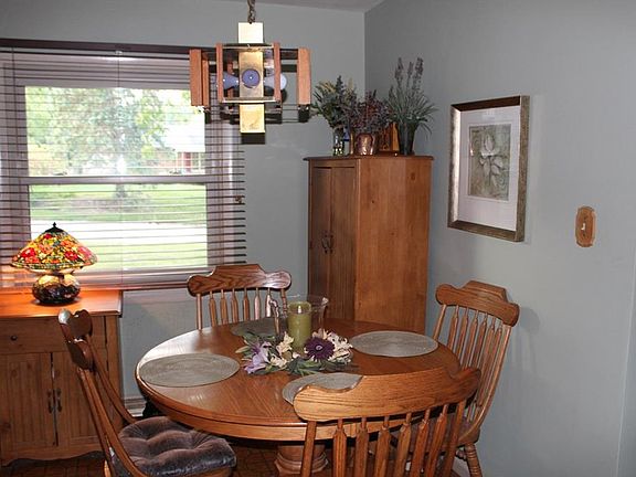 4th image of 7468 Greenbank Ct