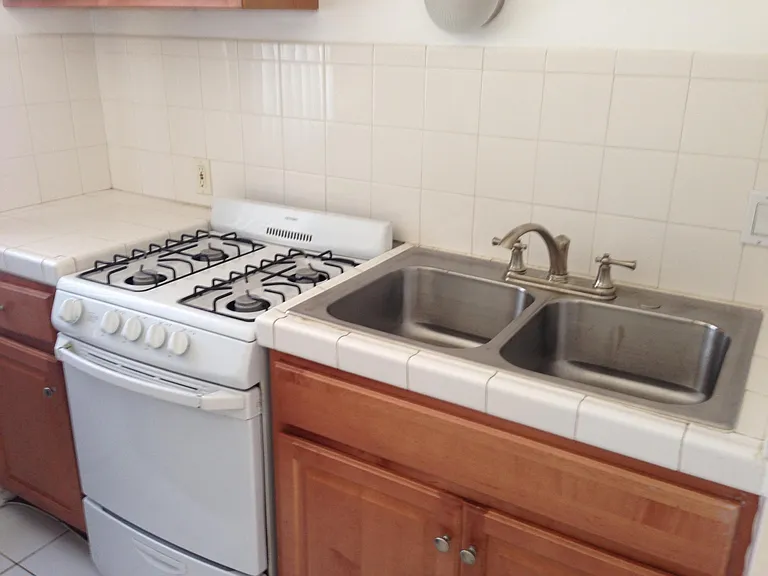 1144 N Hollywood Way — Photo 5