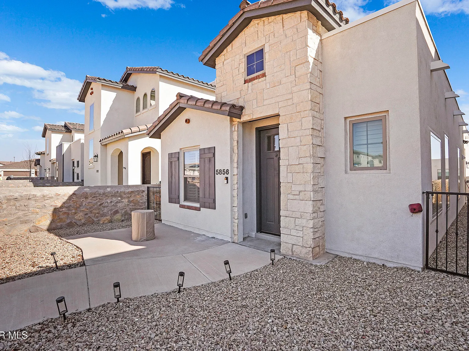 3 bed, 2.0 bath, 1199 sqft, $2,200 — Photo 2