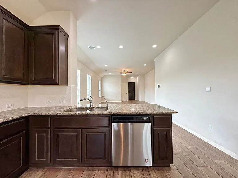 877 Centerra Hills Cir — Photo 11