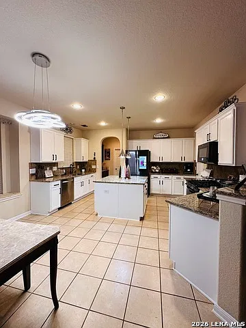 5 bed, 3.5 bath, 2992 sqft, $3,050 — Photo 3