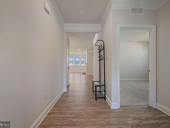 4th image of 46 Sedmont Cir