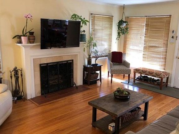 2nd image of 32 McAker Ct