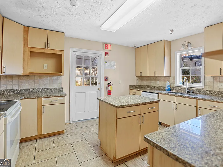 492 Pine Rd — Photo 28