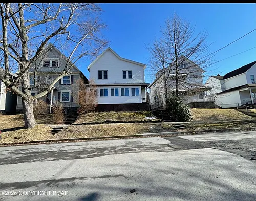 1028 N Webster Ave Photo 1