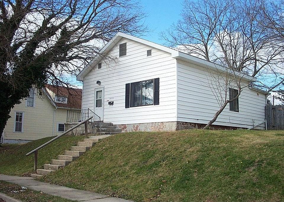 2nd image of 1410 Center St