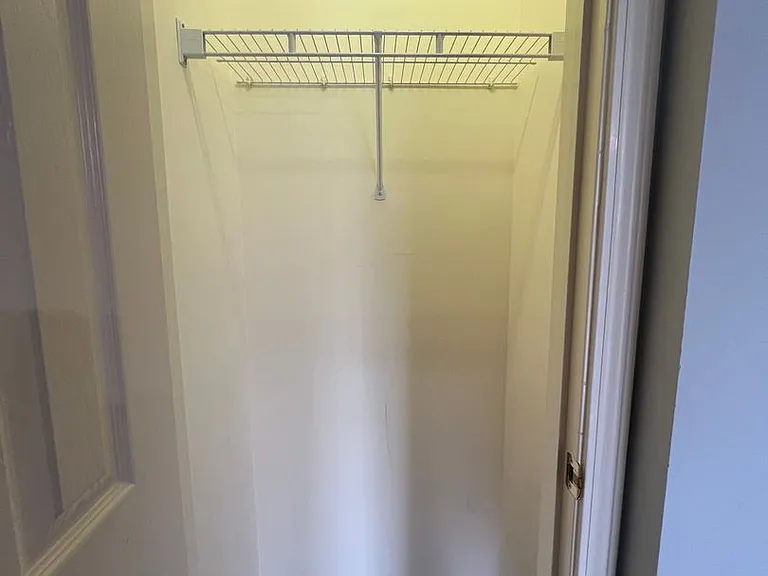 979 Kensington Dr — Photo 16