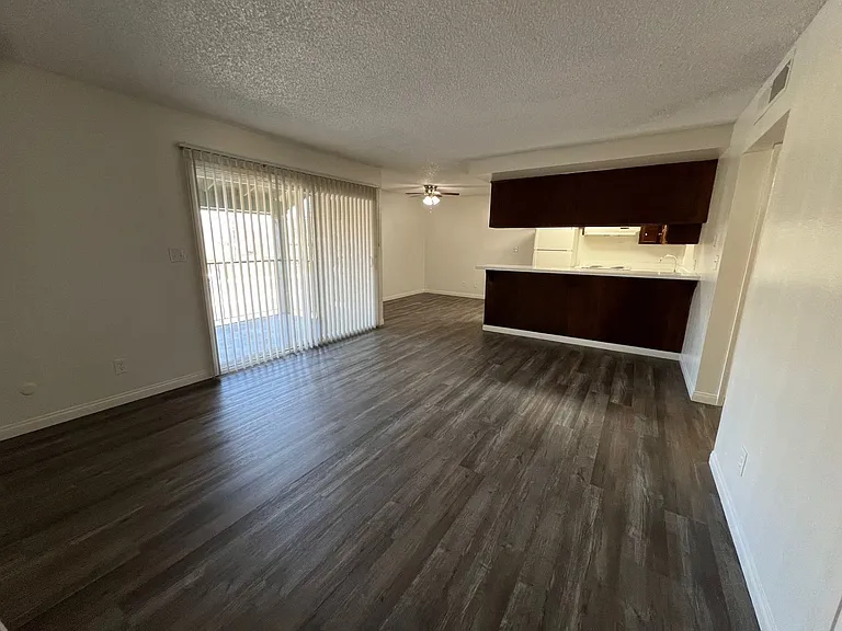 Raintree Garden Apartments — Photo 3