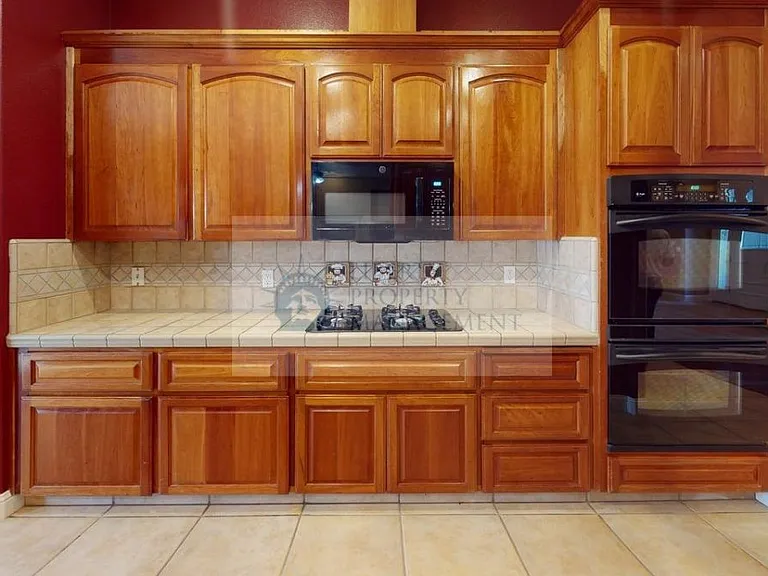 1004 Marigold Ln — Photo 6