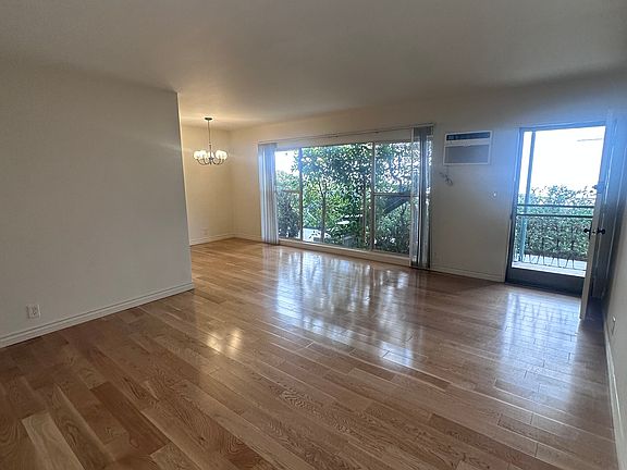 3rd image of 1533 N Hayworth Ave APT 102
