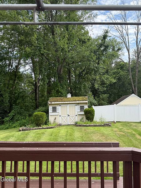 3rd image of 5 Crowsnest Court