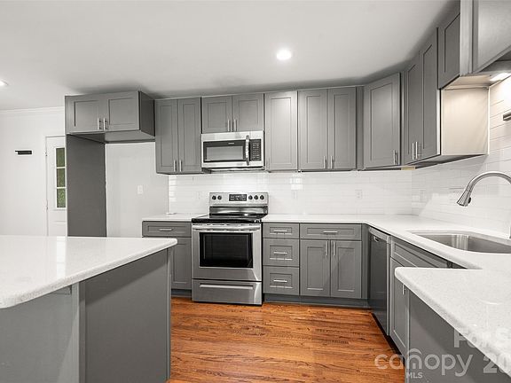 5th image of 4300 Dowling Dr