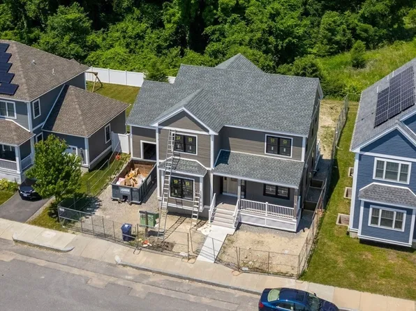 35 Senator Bolling Cir, Dorchester, MA 02124