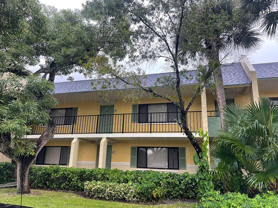 1st image of 1215 Meadows Circle #1215