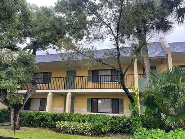 1215 Meadows Circle #1215, Boynton Beach, FL 33436
