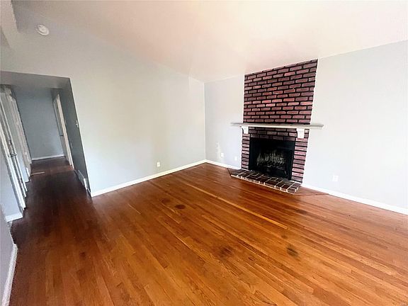 2nd image of 860 Gladiola Dr