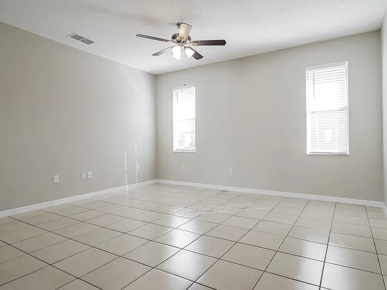 562 Bristol Cir — Photo 8