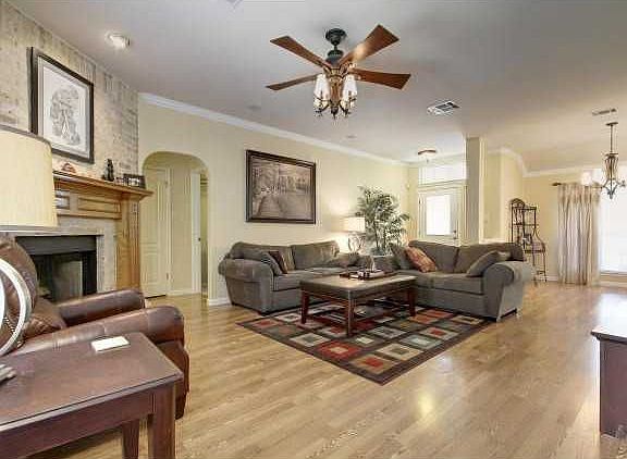 5th image of 117 S Prize Oaks Dr