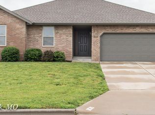 1005 E Melton Rd, Ozark, MO 65721