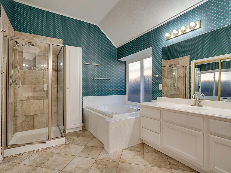2724 Lakehollow Ln — Photo 17