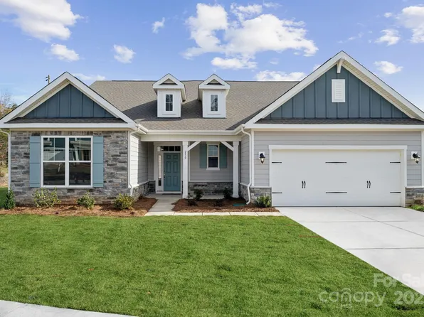 250 E Warfield Dr, Mooresville, NC 28115