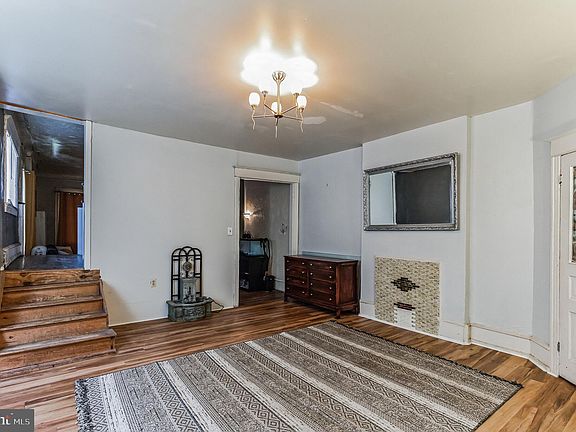 4th image of 254 W Abbottsford Ave