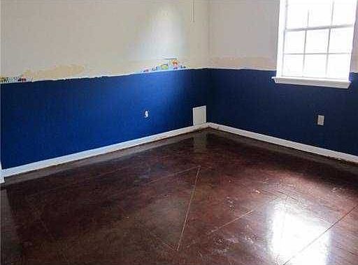 4th image of 2208 E Canterbury Dr