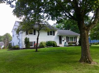 65 Birchwood Dr, New Windsor, NY 12553