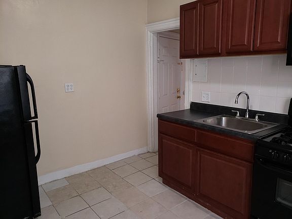 4th image of 54 Linden Ave #207
