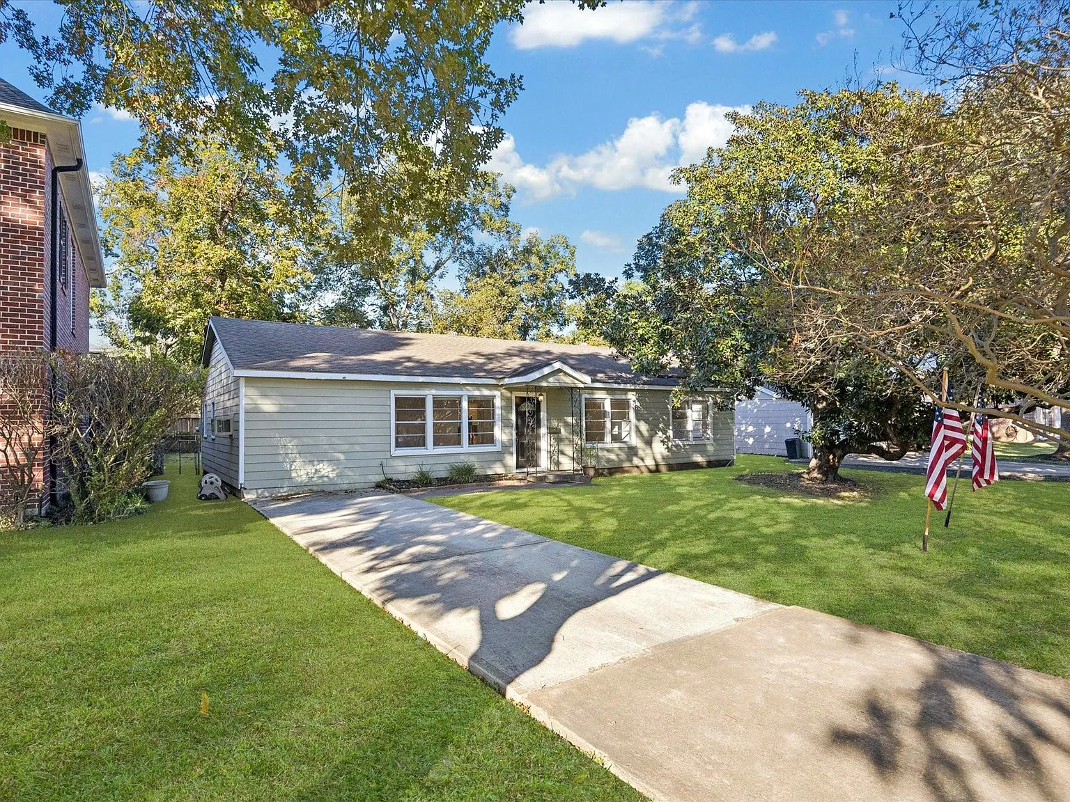 3 bed, 1.0 bath, 1706 sqft, $2,450 — Photo 2