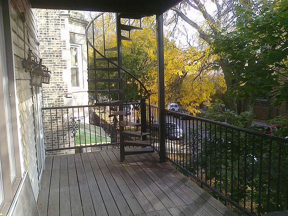 2nd image of 1324 W Argyle St #2