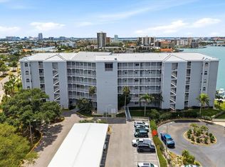 610 Island Way APT 201, Clearwater, FL 33767