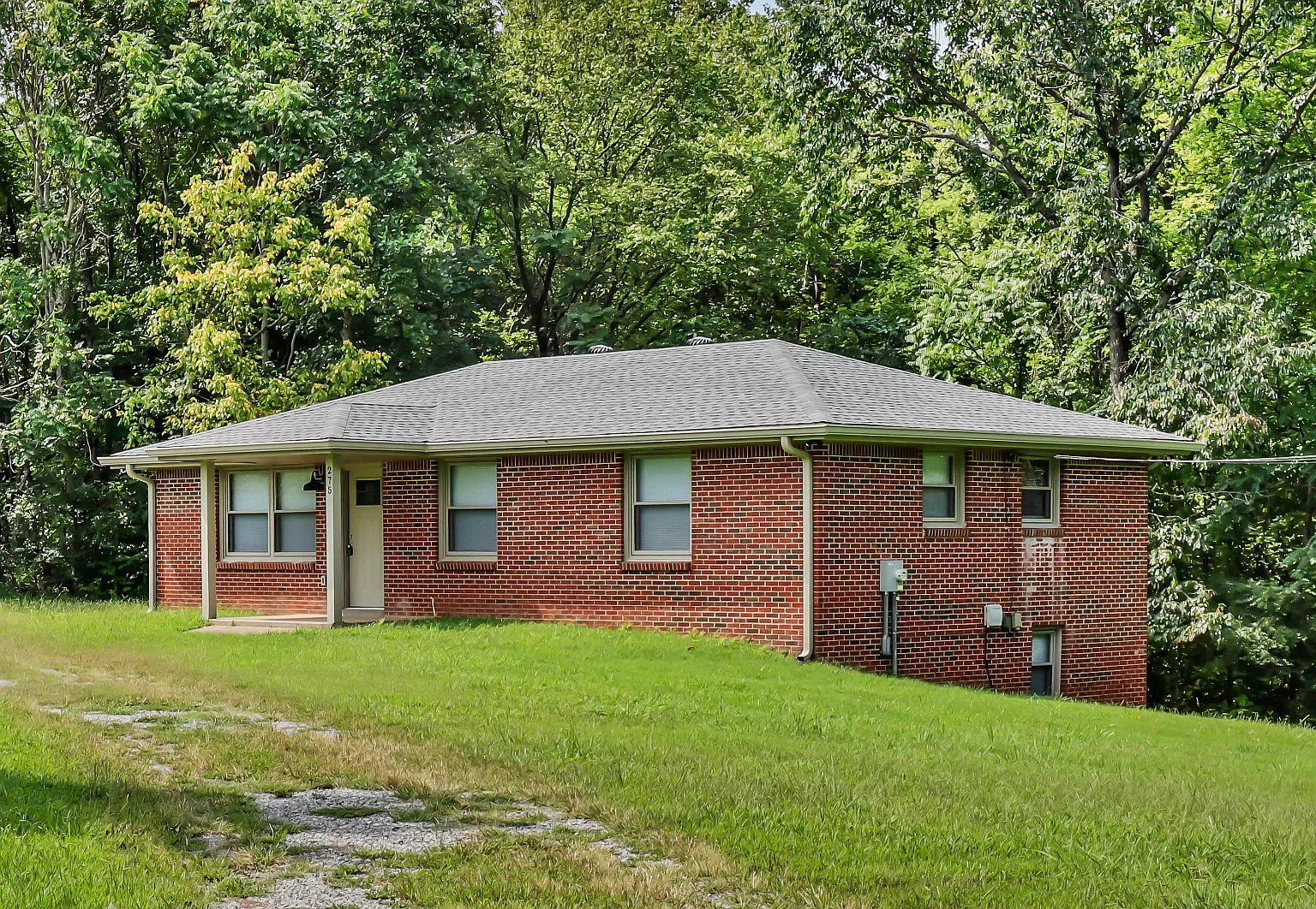 3 bed, 1.0 bath, 1100 sqft, $1,425 — Photo 1