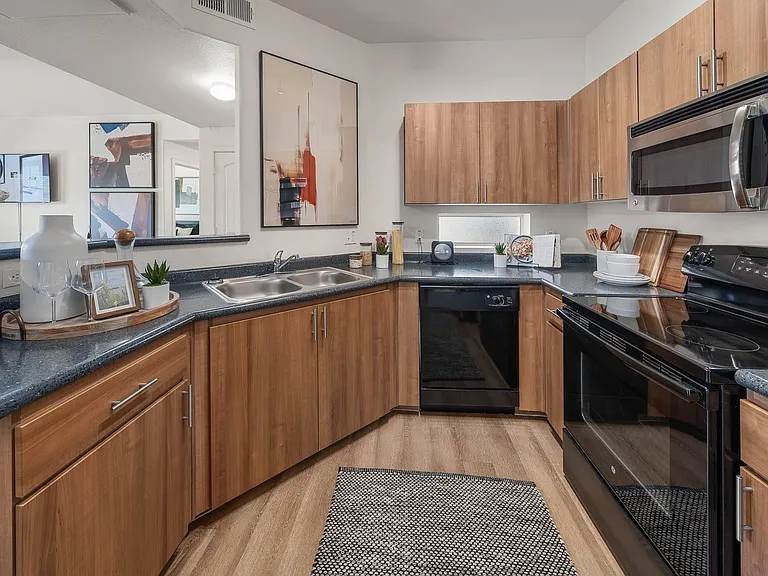Altair Apartments — Photo 1