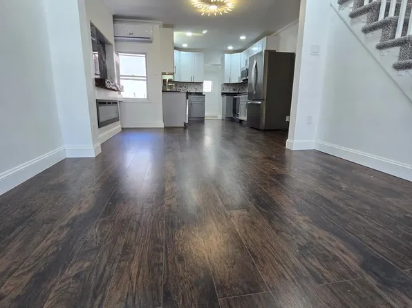 6824 Rodney St, Philadelphia, PA 19138