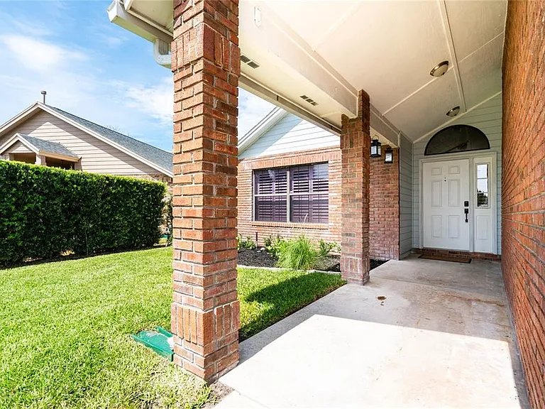 1463 E Brookshire Ct — Photo 2