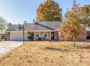 609 Meadowbrook Dr, Alma, AR 72921