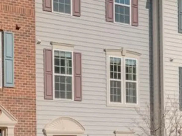 7038 Kona Dr, Gainesville, VA 20155