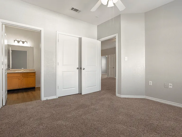 The Villas at Shaver Apartments — Photo 18